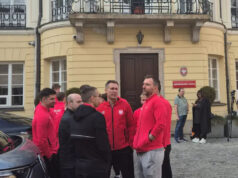 WP.pl: Niecodzienne sceny przed siedzibą ministerstwa.